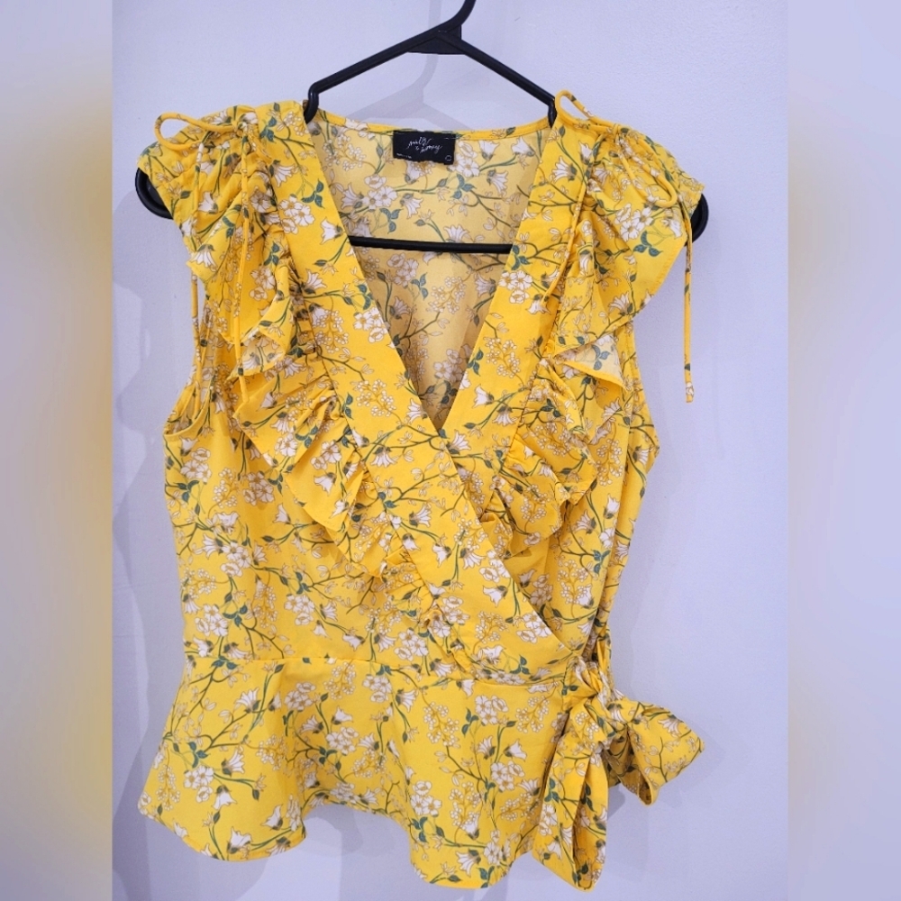 Beautiful faux wrap floral blouse-Large